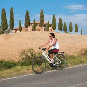 Bike experience in Val d' Orcia and tasting lunch