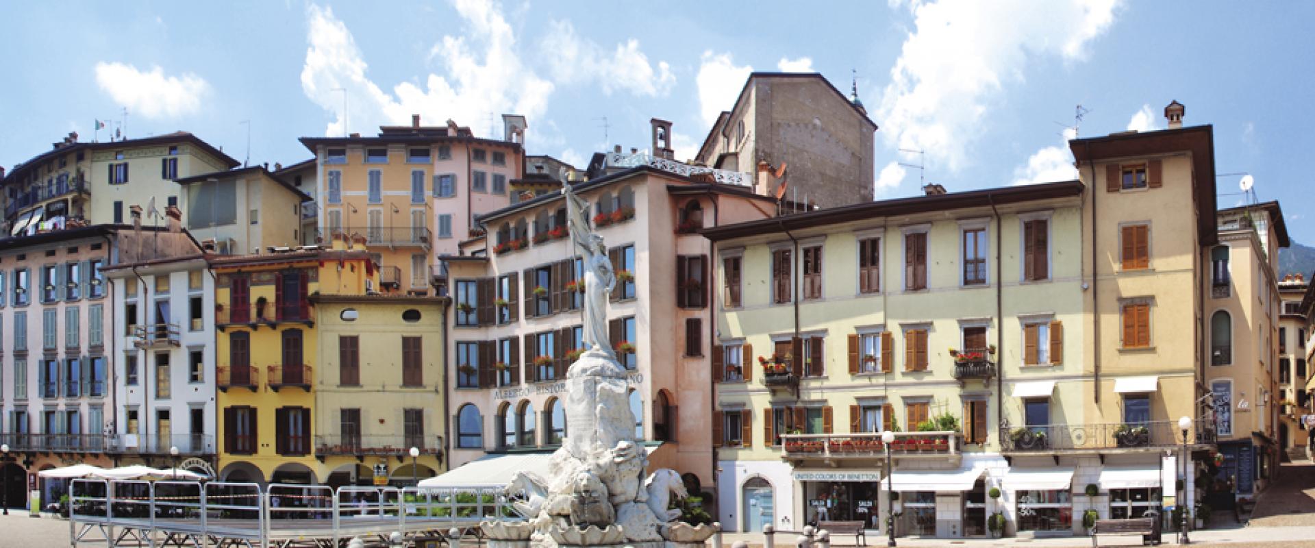 Piazza Tredici Martiri Lovere Lovere