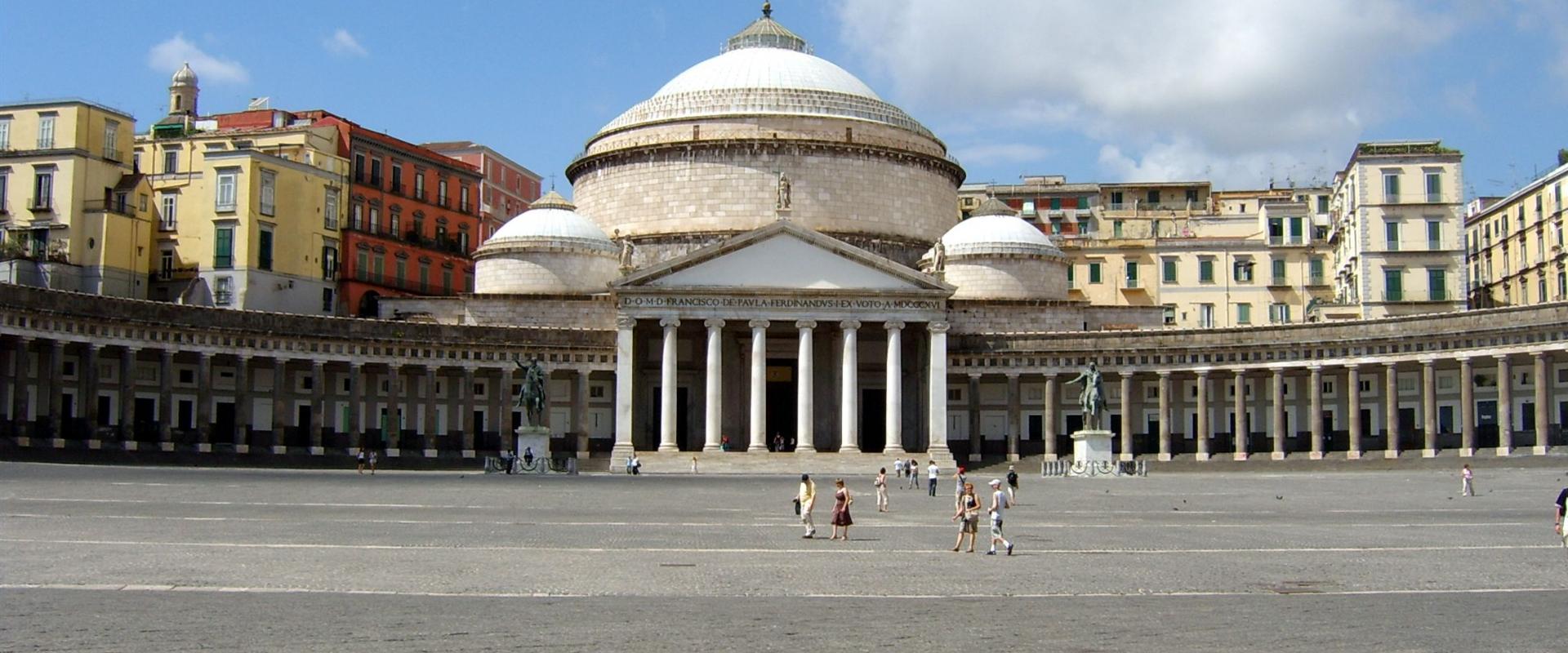 Piazza del plebiscito napoli