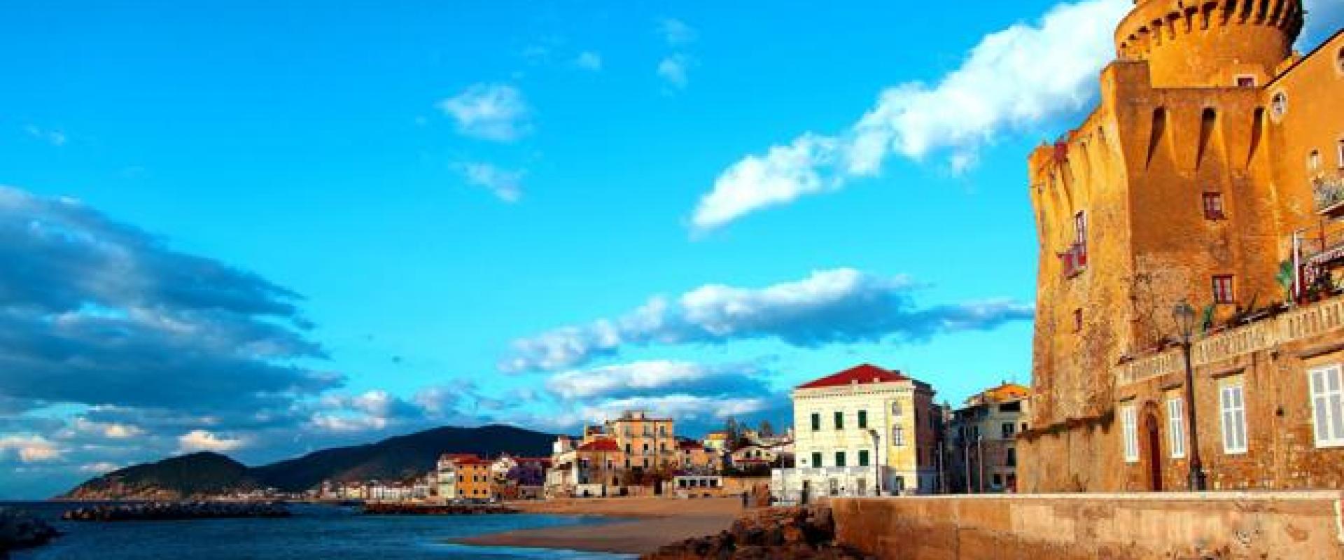 Visit of CastellabaVisit of Castellabate Sunday lunch in the house of an Italian family and admire the beautiful borgo!