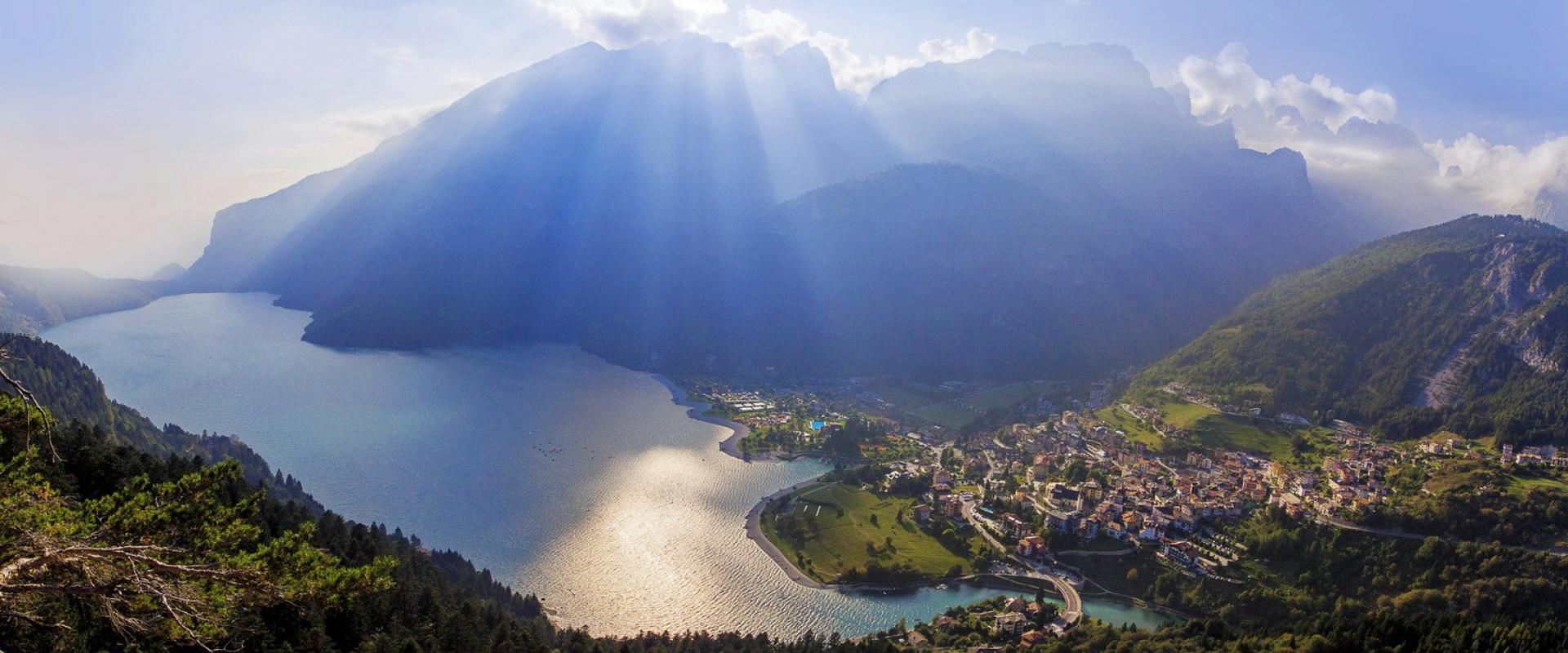 Tour around Lake Molveno