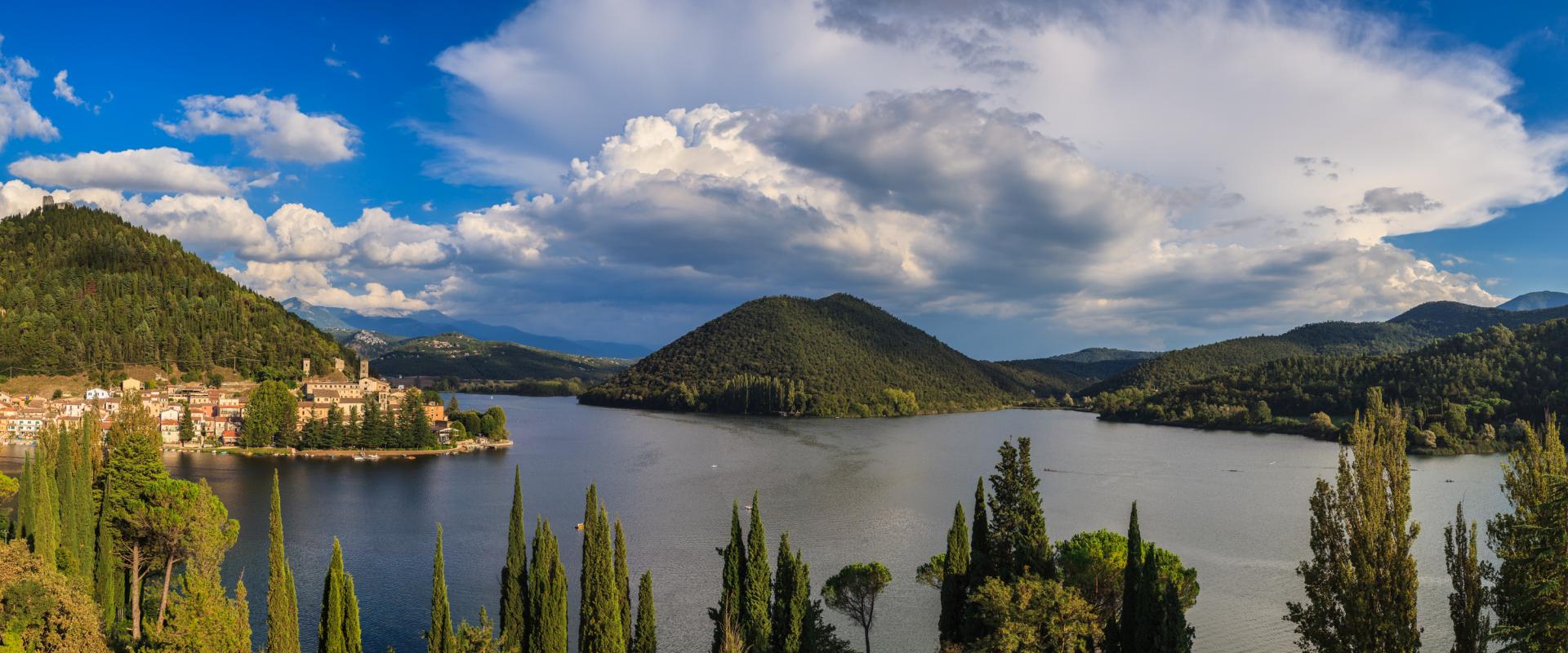 Piediluco Lake Hiking experience in Piediluco Lake