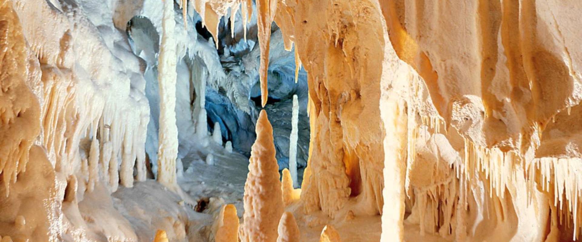 Guided tour inside Frasassi Caves Guided tour inside Frasassi Caves