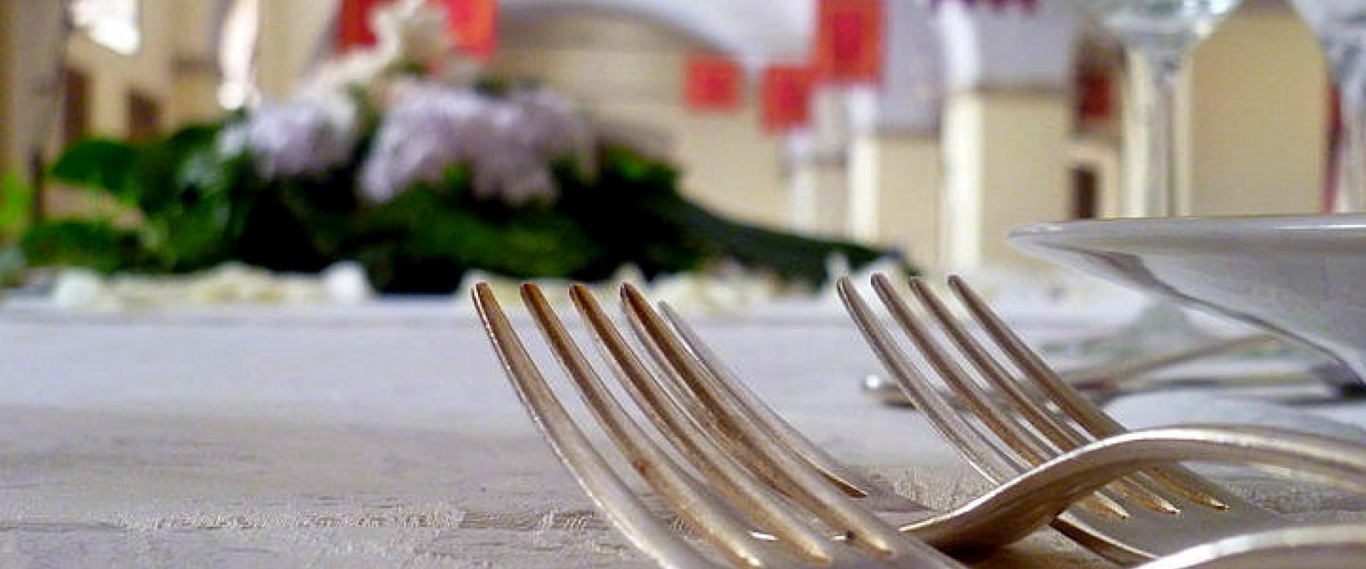 lunch in palace of 500 in tuscany