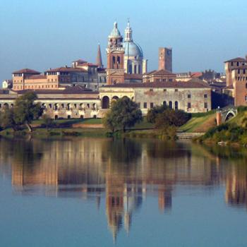 Bike tour along Mincio's river